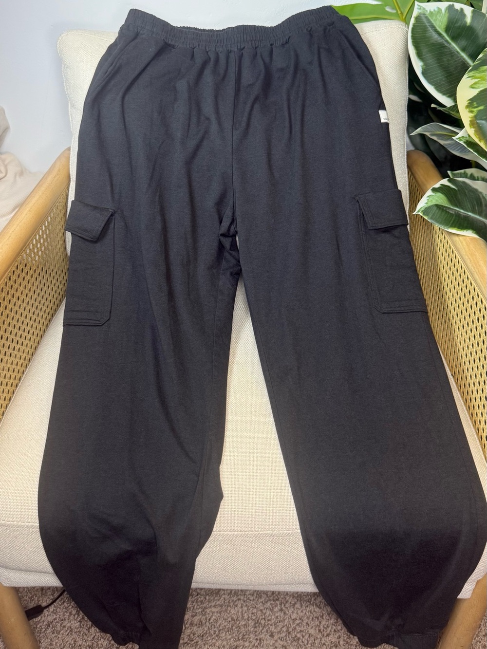 Vuori Boyfriend Cargo Joggers 27" Size medium